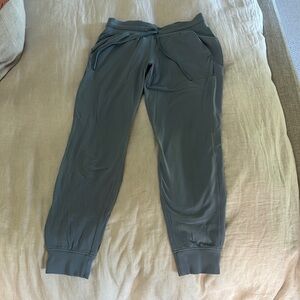 Lululemon 
Ready to rulu joggers
Size 6
Blue
